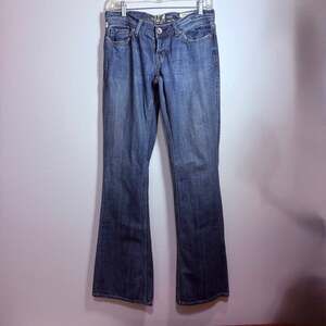 !it Jeans Women's 28 Regular Sweet Bootcut Medium Wash Distressed Denim Jeans